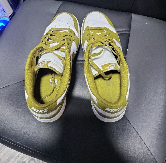 Nike Olive and White Low-Top Sneakers - Picture 5 of 6